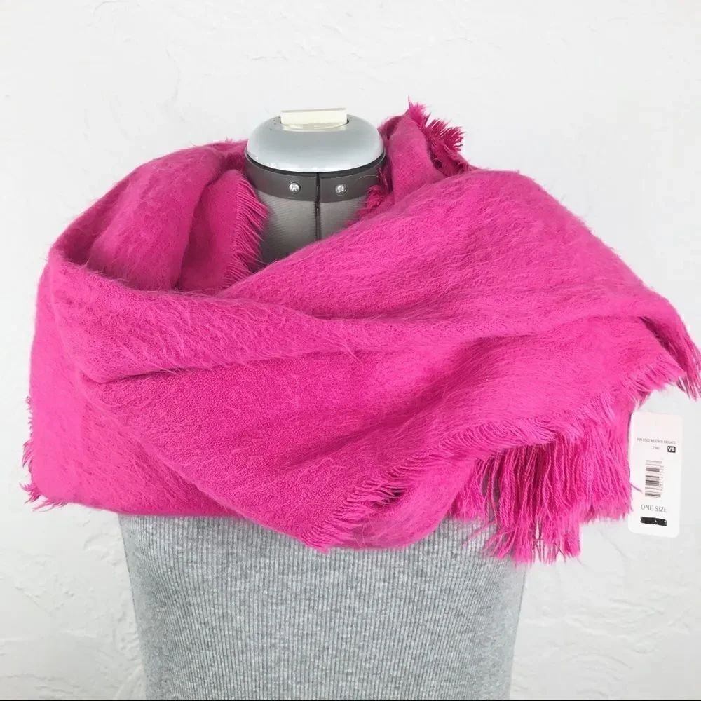Massini Uber Soft Vibrant Pink Blanket Scarf NEW